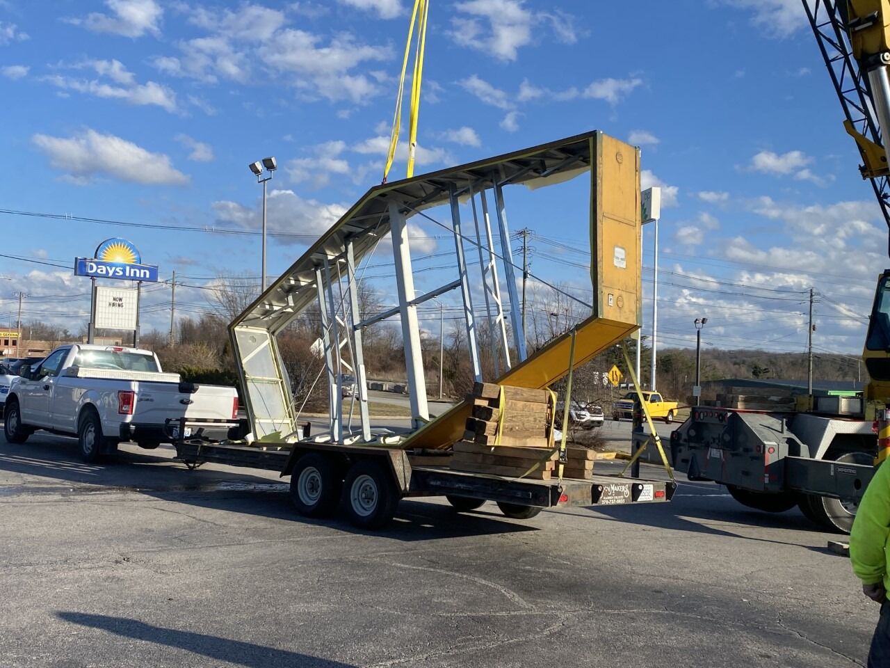 Denny's sign falls on occupied car in Elizabethtown.jpg